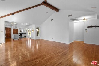 2411 Castle Heights Ave in Los Angeles, CA - Building Photo - Building Photo