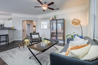 12101 Dessau Rd in Austin, TX - Building Photo - Building Photo