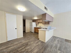 3516 Thomas Ave in North Las Vegas, NV - Foto de edificio - Building Photo