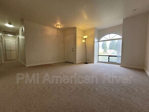 7474 Griggs Way in Sacramento, CA - Building Photo - Building Photo