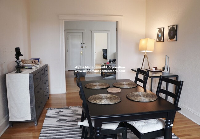 18 Alton Pl in Brookline, MA - Foto de edificio - Building Photo