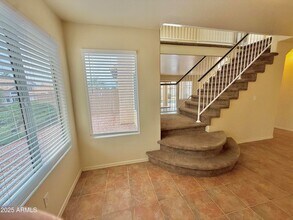 1702 E Blackhawk Dr in Phoenix, AZ - Foto de edificio - Building Photo