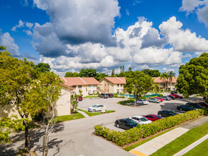 Coral Pine Villas in Coral Springs, FL - Building Photo - Building Photo