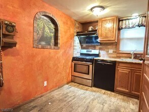 130 Lawrence Rd in Parsippany Troy Hills, NJ - Building Photo - Building Photo