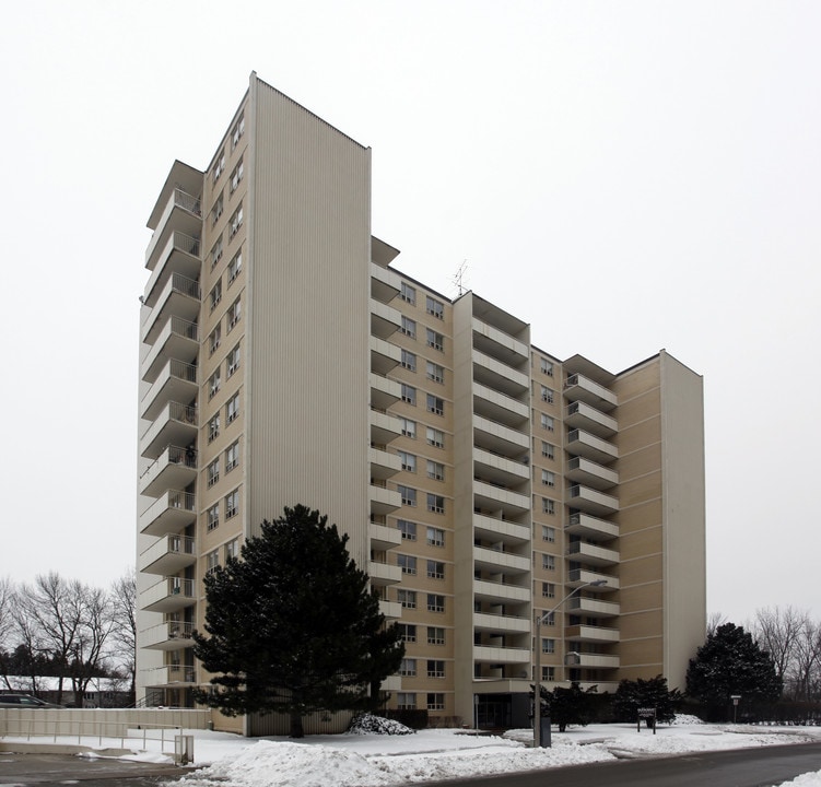 Glencrest Terrace Apartments in Burlington, ON - Building Photo