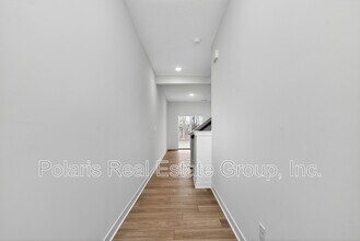 7555 Marin Pkwy in Cumberland, IN - Foto de edificio - Building Photo