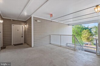 14301 Grape Holly Grove in Centreville, VA - Building Photo - Building Photo
