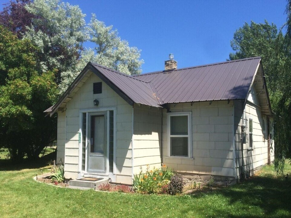 2956 S 2000 W in Rexburg, ID - Building Photo