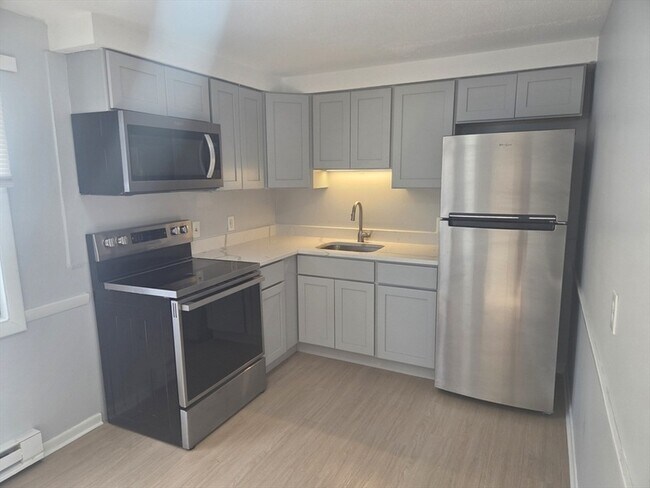 0 Town House Ct in Spencer, MA - Foto de edificio - Building Photo