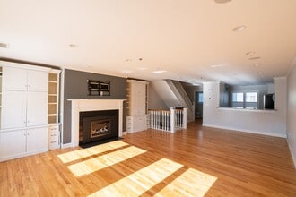 606 Chandlers Wharf in Portland, ME - Building Photo - Building Photo