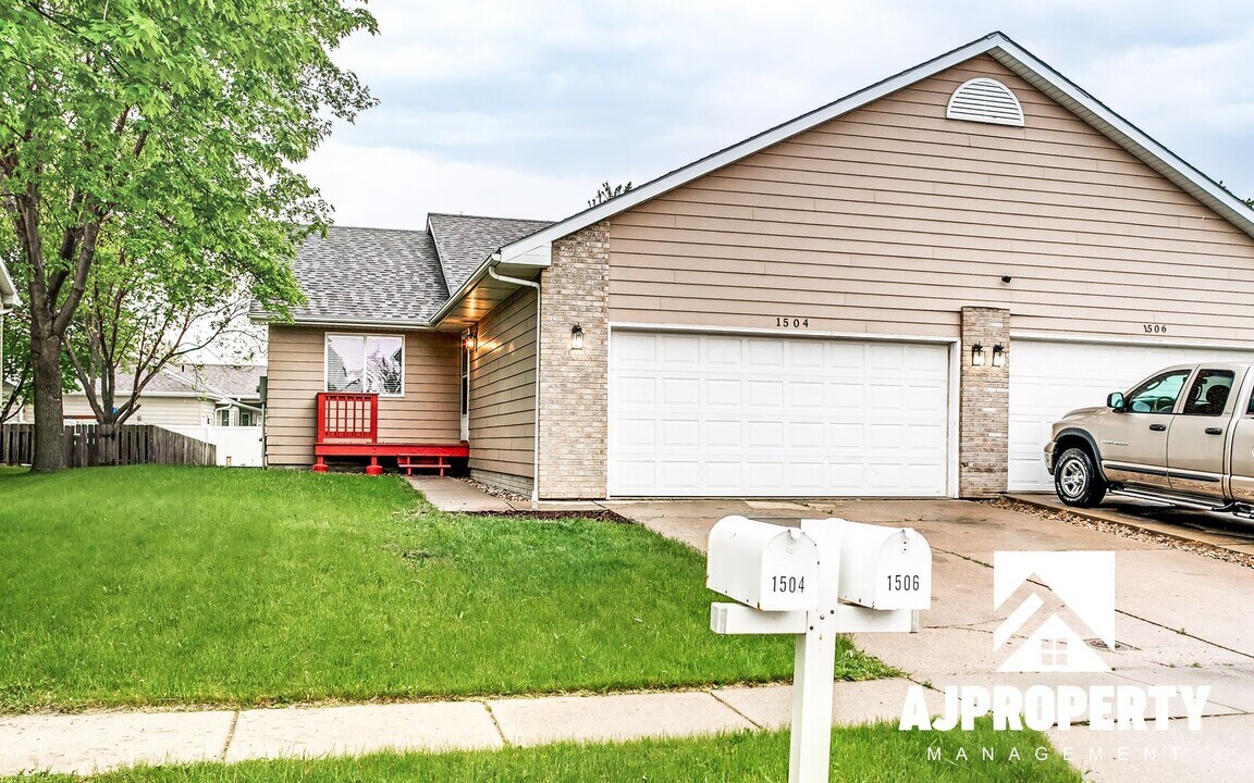 1504 S Campbell Trail in Sioux Falls, SD - Foto de edificio