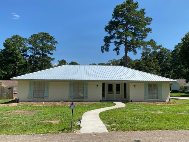 property at 200 Poplar Dr