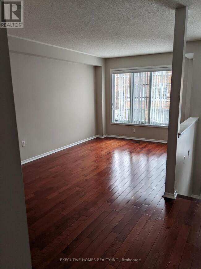 5530 Glen Erin Dr in Mississauga, ON - Building Photo - Building Photo