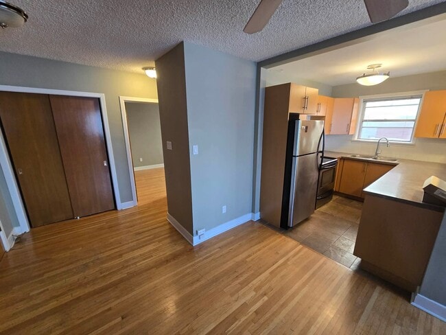 246-246 Home St in Winnipeg, MB - Building Photo - Building Photo