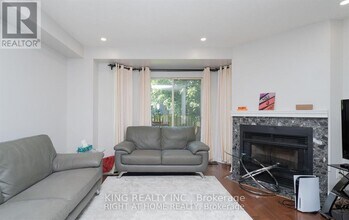 2472 Eglinton Ave E in Toronto, ON - Building Photo - Building Photo