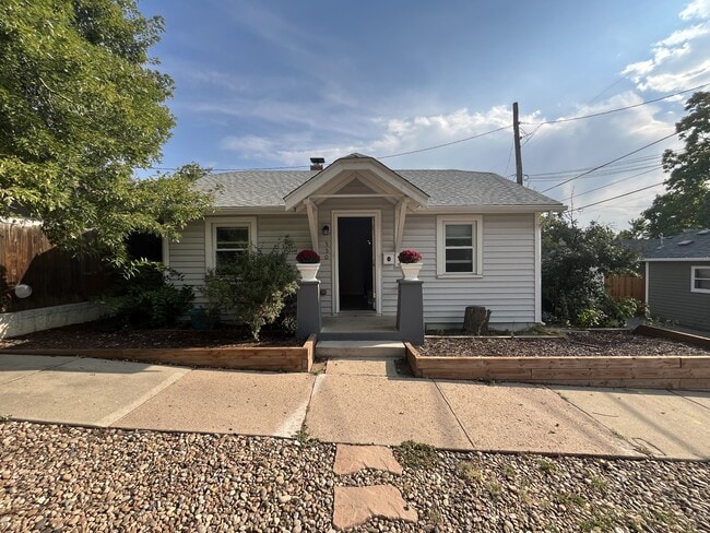 property at 550 E Eastman Ave