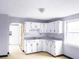 7402 Park Ln in Cleveland, OH - Building Photo