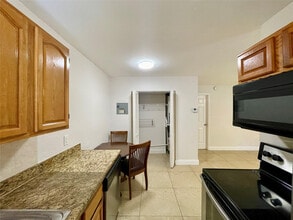 601 NE 29th Dr in Wilton Manors, FL - Building Photo - Building Photo