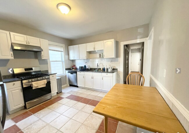 9 Taft St, Unit #2 in Boston, MA - Building Photo - Building Photo