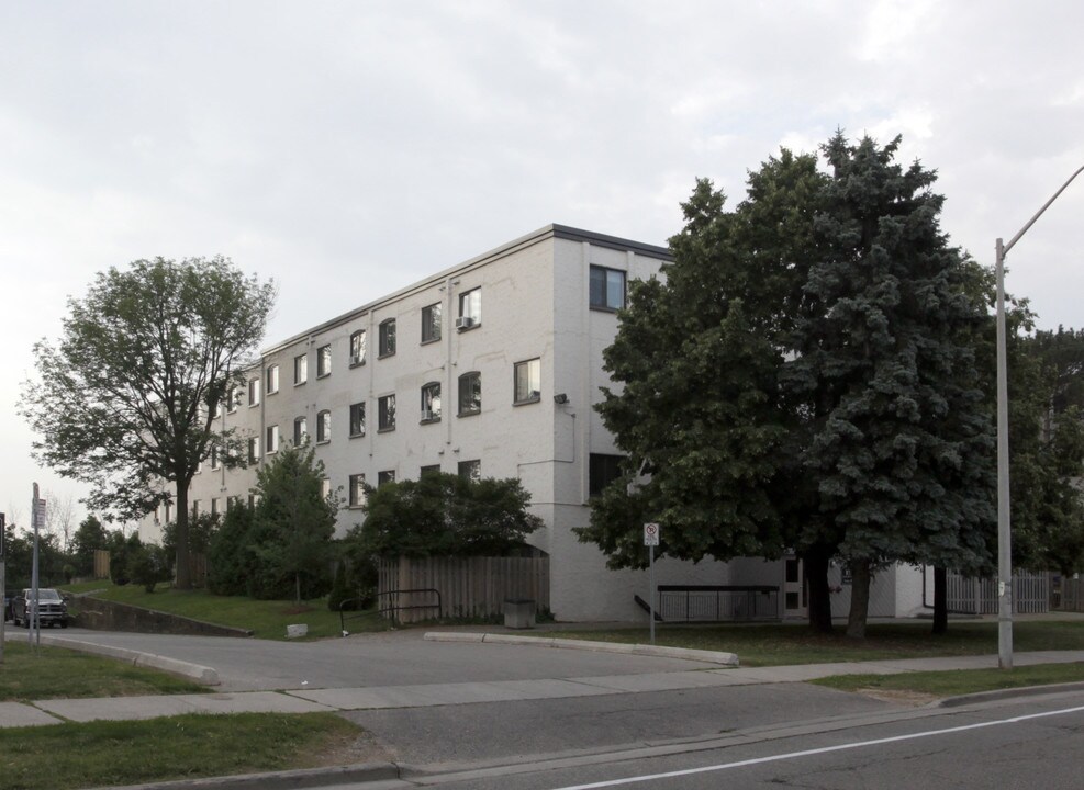 1016 Falgarwood Dr in Oakville, ON - Building Photo