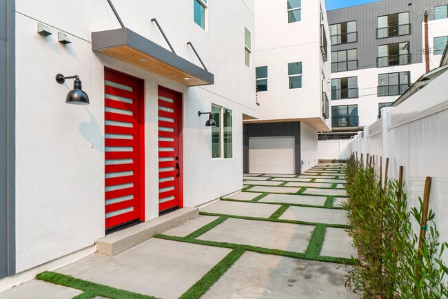 property at 522 N Wilton Pl