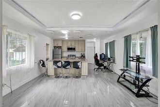 12525 SW 104th St in Miami, FL - Building Photo - Building Photo