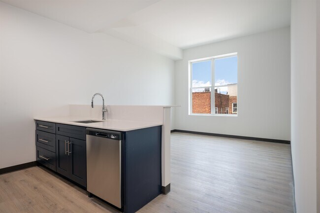 857 Bergen Ave in Jersey City, NJ - Building Photo - Building Photo