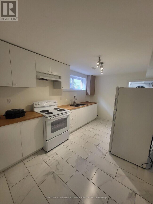 146 Duncanwoods Dr in Toronto, ON - Building Photo - Building Photo