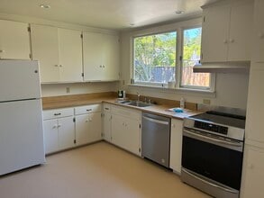 221 Brookside Dr in San Anselmo, CA - Building Photo - Building Photo