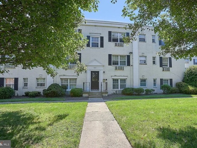 2237 Farrington Ave in Alexandria, VA - Building Photo - Building Photo