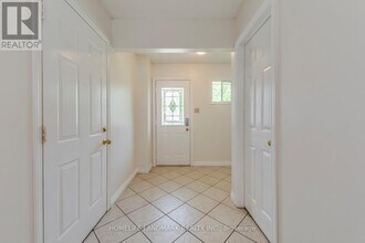 1226 Cottonwood Crescent in Oakville, ON - Building Photo - Building Photo