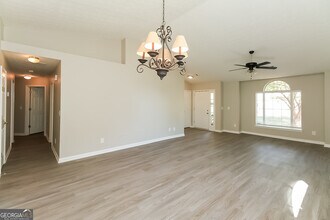 6695 Emerald Pointe Cir in College Park, GA - Building Photo - Building Photo