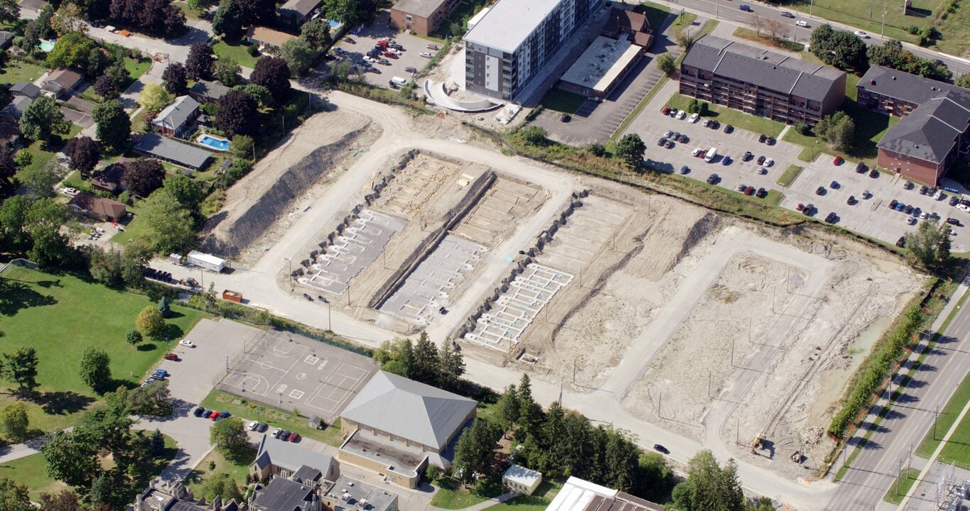 Highbury Gardens in Whitby, ON - Building Photo