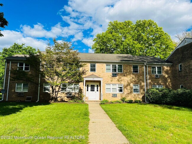 14 Windsor Terrace in Freehold, NJ - Building Photo - Building Photo