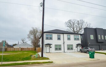 4511 Reed Rd in Houston, TX - Building Photo - Building Photo