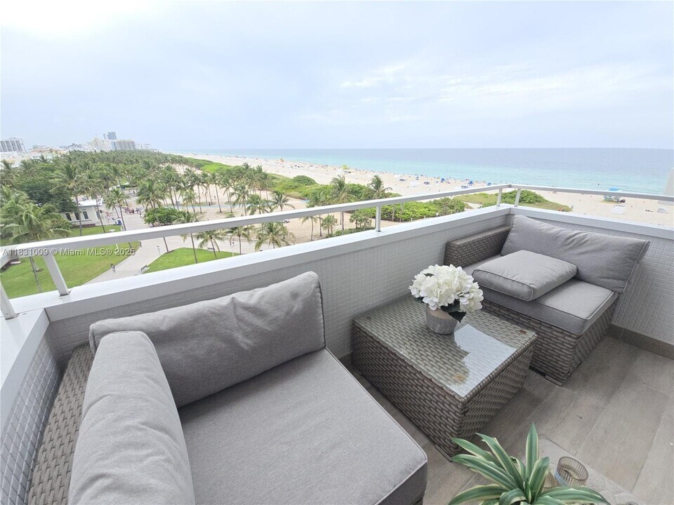 465 Ocean Dr in Miami Beach, FL - Building Photo