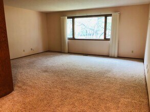 14 9th Ave SE in Minot, ND - Building Photo - Building Photo