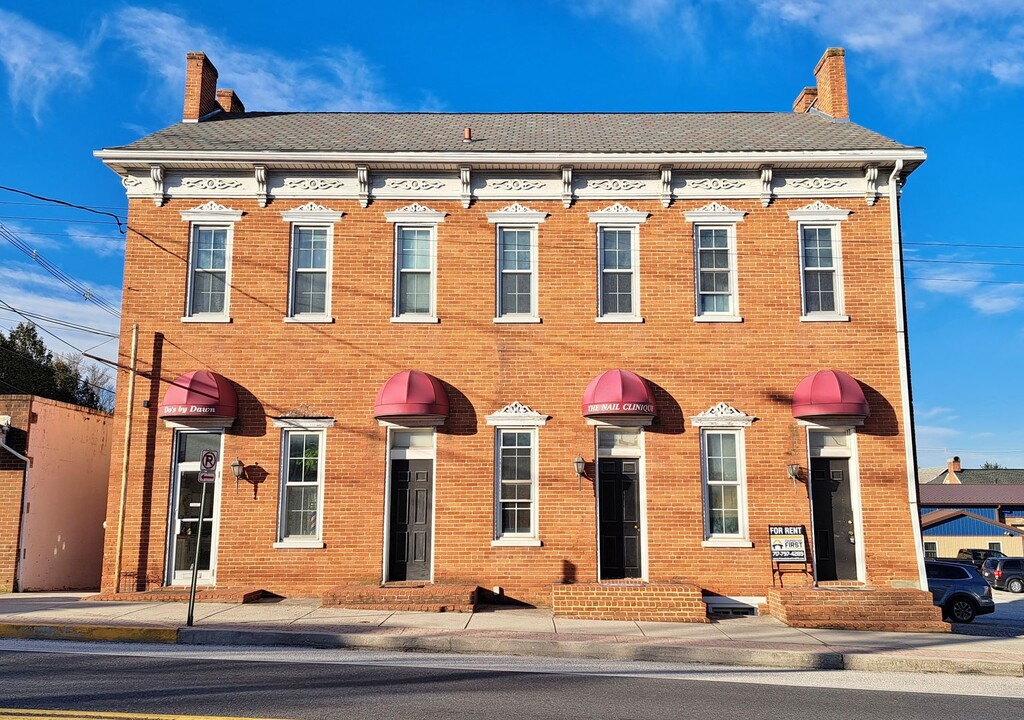 9 Baltimore St in Codorus, PA - Building Photo