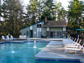 Harborwood West Apartments in Gig Harbor, WA - Foto de edificio - Building Photo