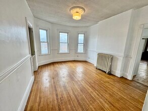 58 Aspinwall Ave, Unit 3 in Brookline, MA - Building Photo - Building Photo