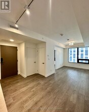 4015 The Exchange in Mississauga, ON - Building Photo - Building Photo