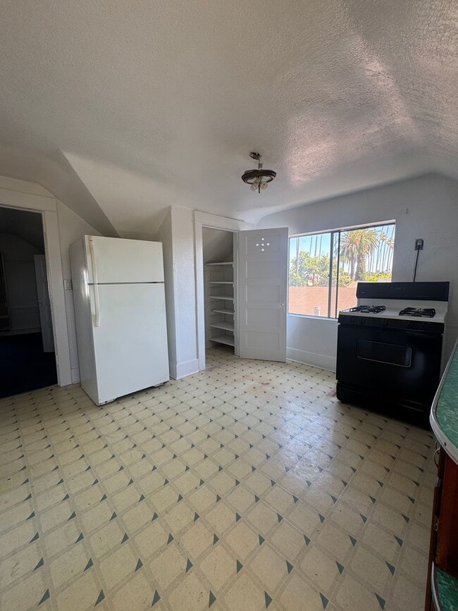 3425 3rd Ave in Los Angeles, CA - Building Photo - Building Photo