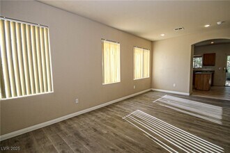 2565 N Madre Grande St in Las Vegas, NV - Foto de edificio - Building Photo