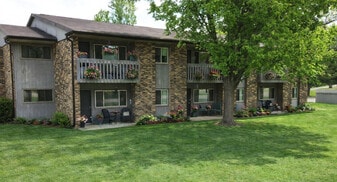 Parkwood Glen in Wisconsin Dells, WI - Building Photo