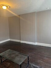 2839 N Calvert St, Unit 3 in Baltimore, MD - Building Photo - Building Photo