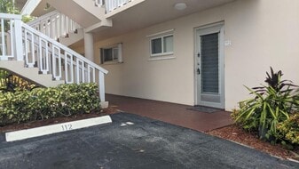 2856 Garden Dr S in Lake Worth Beach, FL - Building Photo