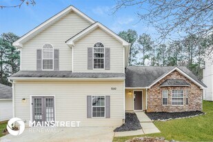 7030 Mahogany Dr in Fairburn, GA - Building Photo