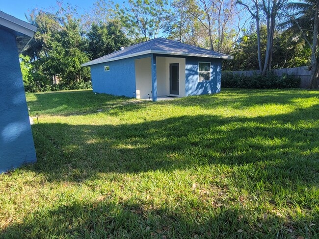 106 E Chandler Rd in West Palm Beach, FL - Building Photo - Building Photo