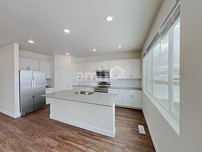 1287 N Wagon Wy in Spanish Fork, UT - Foto de edificio - Building Photo