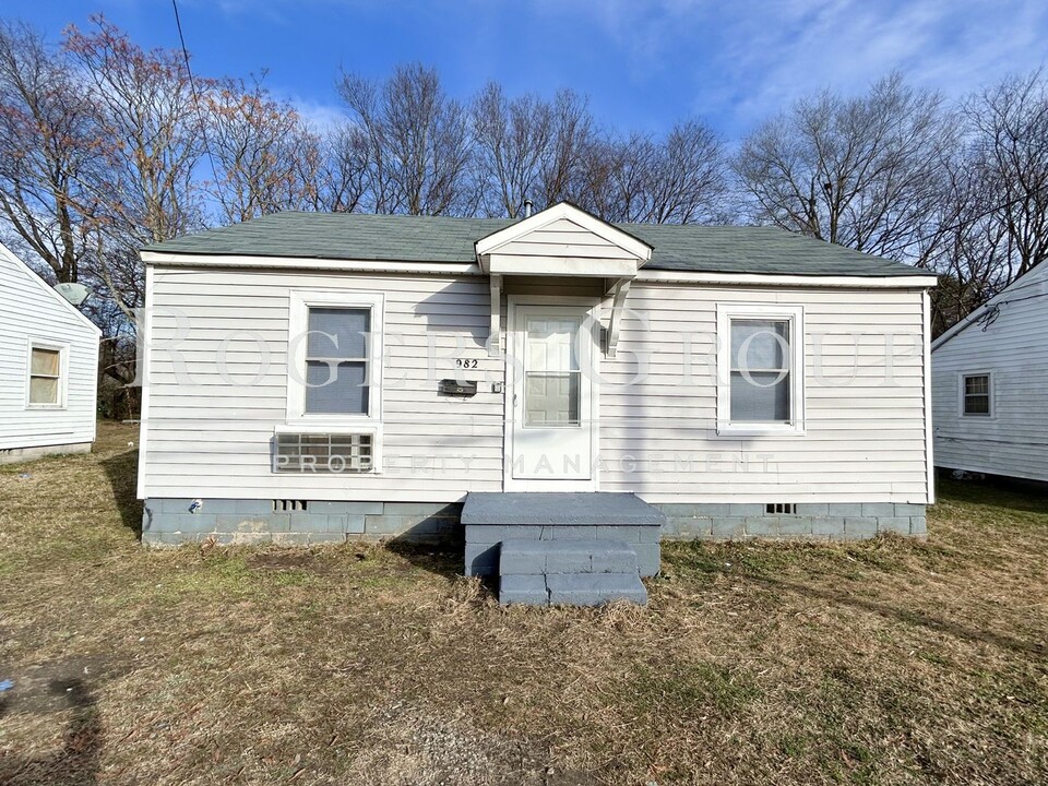 982 Burr St in Henderson, NC - Building Photo